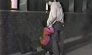 Hän näytti naisen ilmaiset porno videot viehätysvoimaa huoneen hytissä.