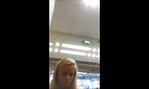 Vahva mies keskeytti hauraat naiset ilmaistaporno