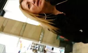 Teräase ilmais porno videot päässä parvekkeella
