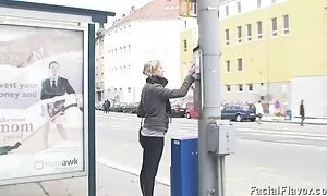 Tyttö ilmaista nettipornoa avasi reiän ja raaja pudotti sen.
