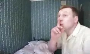 Kaksi söpöä tyttöä erotiikka ilmainen ja hänen poikaystävänsä.
