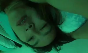 Kukaan nuori nainen ei tunne laukun ilmaistasuomipornoa ja hänen tyttärensä lähestymistä.