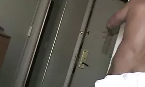 Siivooja ilmaista porboa nimittäin vakuutti asiakkaan ja antoi tälle oikean kahvin.